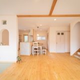 神奈川県中郡|塗り壁に木の温もりあふれる家。施工例04