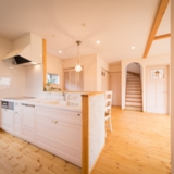 神奈川県中郡|塗り壁に木の温もりあふれる家。施工例06