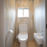 神奈川県中郡|塗り壁に木の温もりあふれる家。施工例014