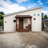 沼津市松沢町｜高台にあるオークフロアと漆喰の家。施工例01