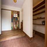 沼津市松沢町｜高台にあるオークフロアと漆喰の家。施工例03