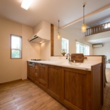 沼津市松沢町｜高台にあるオークフロアと漆喰の家。施工例07