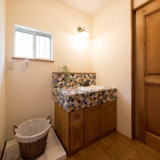 沼津市松沢町｜高台にあるオークフロアと漆喰の家。施工例08