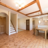 沼津市原｜ 手作り感あふれる心温まるナチュラルハウス。施工例04