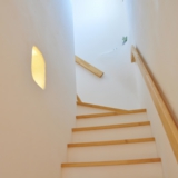 サンプラス でこぼこ塗り壁とパインの家。施工例施工例