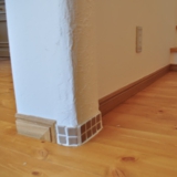 サンプラス でこぼこ塗り壁とパインの家。施工例工例